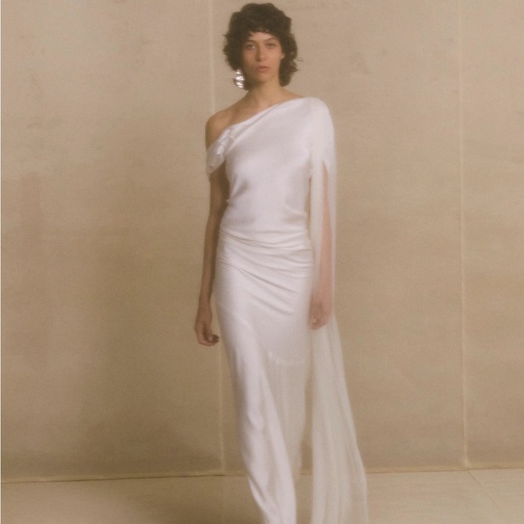 🎄CYBER MONDAY SALE🎄Cortana Rouge Dress - Picture 2 of 4